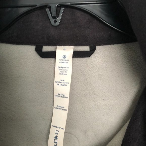 Ladies Size 4 Grey rainproof LULULEMON JACKET with zippered pockets - Picture 10 of 10